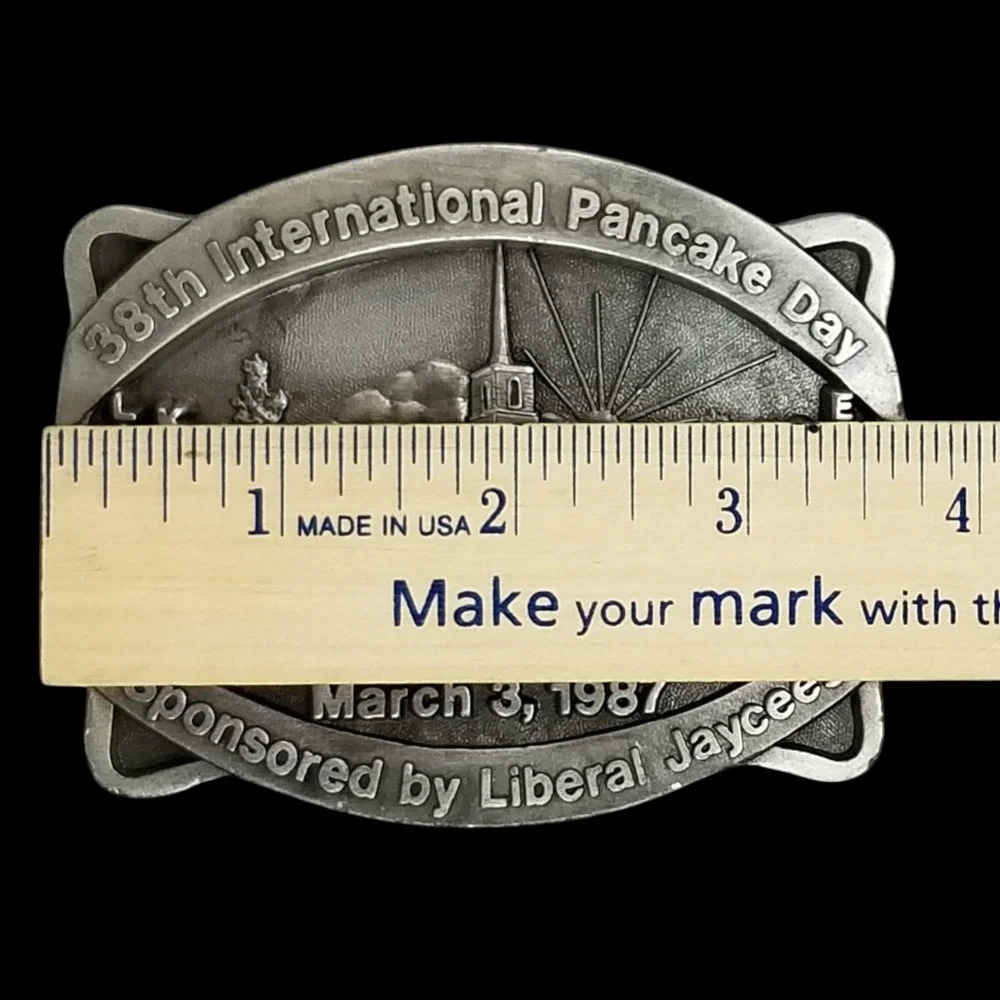 1987 International Pancake Day Belt Buckle Liberal Kansas‎ Olney England